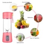 Licuadora portátil recargable en rosa, ideal para smoothies, jugos y comida de bebé.