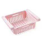 Organizador ajustable para nevera rosado, con rejillas y extensión lateral, ideal para refrigerador.