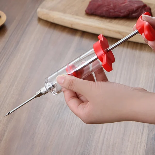 Inyector de carne de acero inoxidable con jeringa de 2 oz, perfecto para marinar cortes de carne.