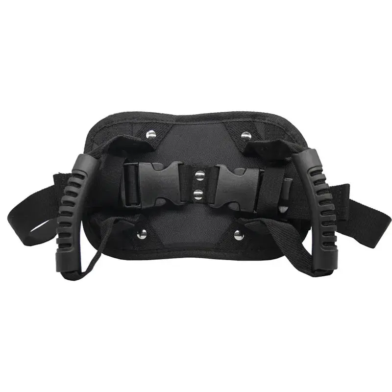 Sujetador para motocicleta con agarraderas, correas y hebillas ajustables.