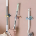 Soporte adhesivo para escobas y traperos, gancho organizador de pared.