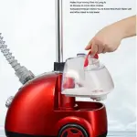 Vaporizador de ropa vertical rojo 1800W con tanque de agua de 2L que se remueve.