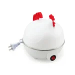Gallina olla hervidor eléctrico blanco con cresta roja, enchufe y botón de encendido.