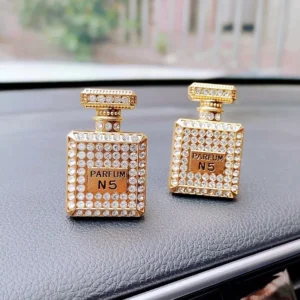 Ambientador para carro con diseño de perfume Channel N5, adornado con brillantes.