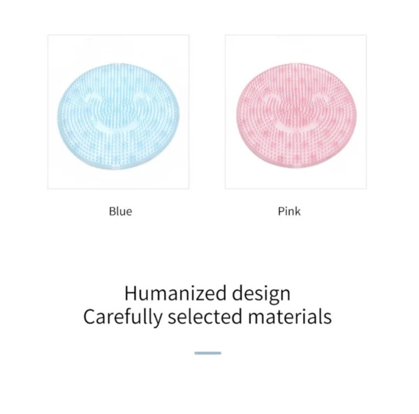 Tapete masajeador facial con diseño de carita feliz en azul y rosa.