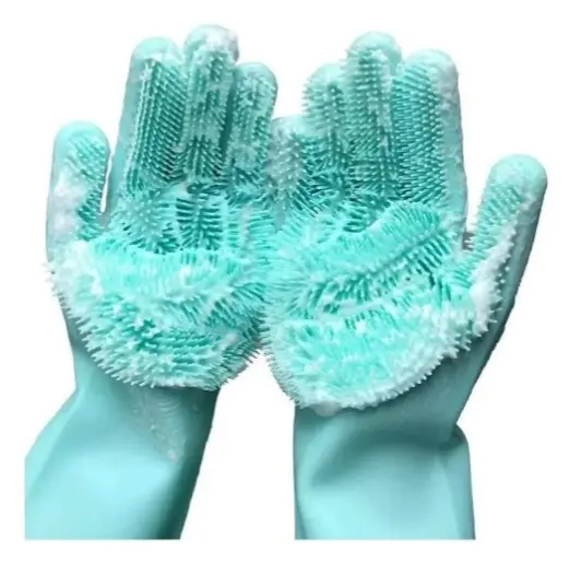 Guantes de silicona con esponja para lavar loza, color verde menta, con burbujas de jabón.
