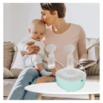 Extractor doble de leche materna USB: madre con bebé, botellas y unidad central.