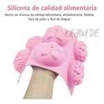 Molde de silicona rosa con forma de flores para velas o repostería, flexible y fácil de limpiar.