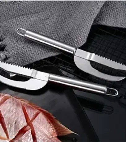 Set de 2 cuchillos para pescado con hoja serrada y mango de acero inoxidable, ideal para preparar mariscos.