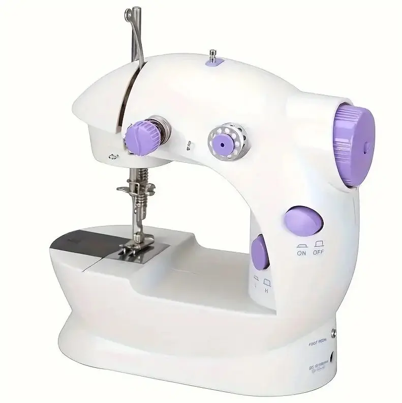 Máquina de coser Sewing Machine 4En1 blanca y morada con pedal, vista lateral.