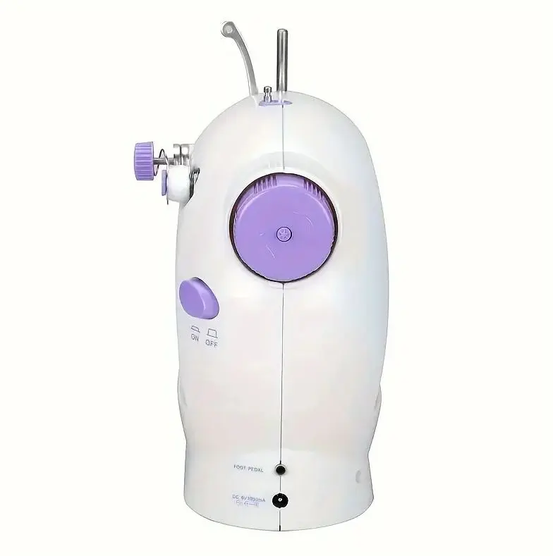 Máquina de coser Sewing Machine 4En1 blanca con detalles violeta, vista frontal.