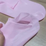 Medias spa hidratantes de silicona rosa para pies suaves y renovados.