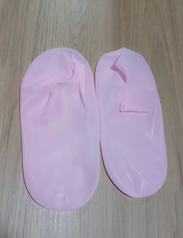 Medias spa hidratantes de silicona rosa para pies, ideales para exfoliación y cuidado.