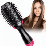 Cepillo secador de aire voluminizador para cabello con mujer.