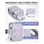 Maleta de viaje cabina morada con compartimento independiente para zapatos y puerto de carga USB.