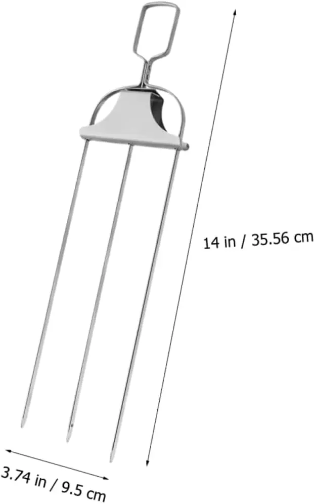 Tenedor para asados en acero inoxidable, ideal para parrilla y BBQ, con medidas indicadas.
