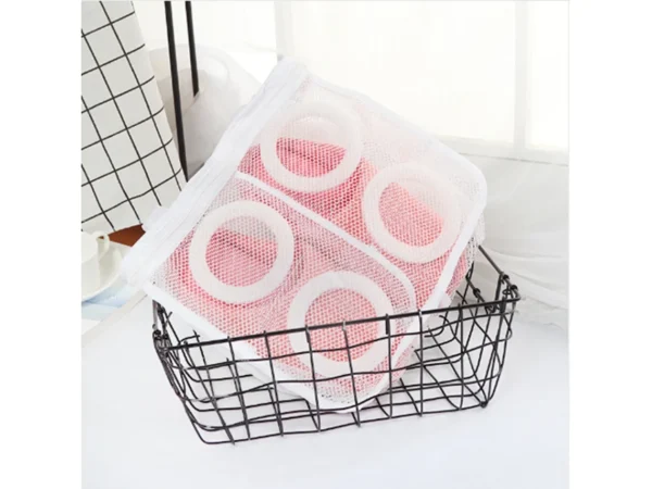 Set x2 bolsas para lavar zapatos con malla blanca y rosada, ideal para proteger tu calzado en la lavadora.
