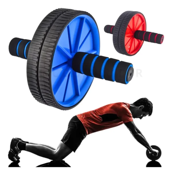 Doble Rueda Abdominal con tapete, hombre haciendo ejercicio de fortalecimiento de abdomen en casa.