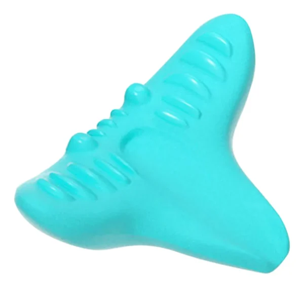 Almohada masajeadora azul para cuello, con relieve y forma ergonómica para aliviar tensión.