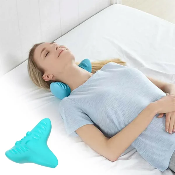 Almohada masajeadora cervical azul para relajación y alivio del cuello.