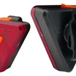 Linterna trasera triangular roja para bicicleta con clip.