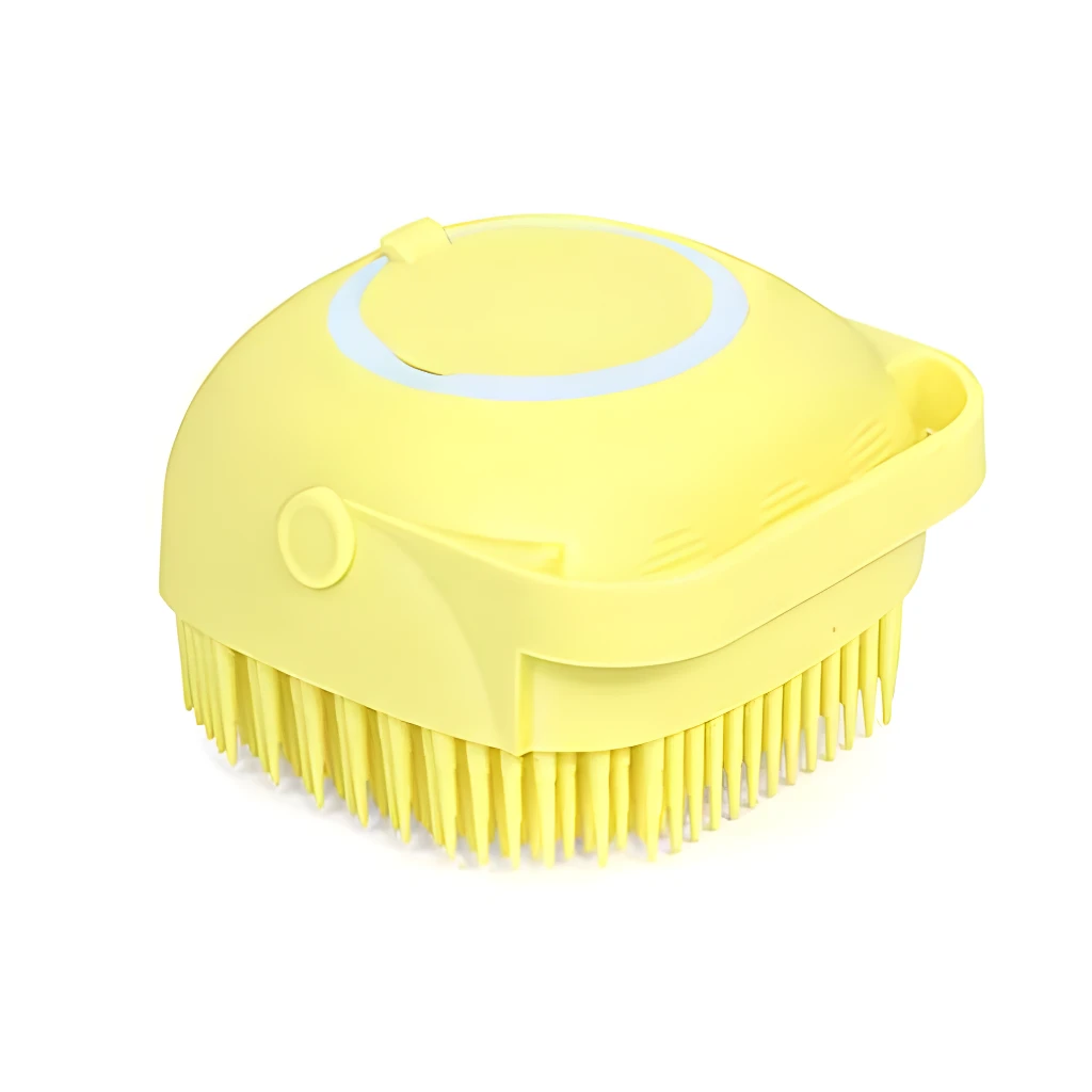 Cepillo masajeador de shampoo amarillo para mascotas con cerdas de silicona.