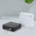 Cierrapuertas automático multifuncional negro y blanco con cable metálico, ideal para hogares.