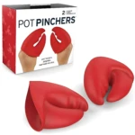 Guantes antiquemadura en silicona roja con forma de pinza de cangrejo para cocina.