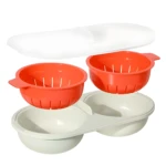 Hervidor de huevos para microondas con dos compartimentos y tapa.