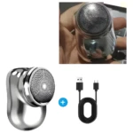 Mini afeitadora eléctrica portátil plateada en primer plano con cable de carga USB.