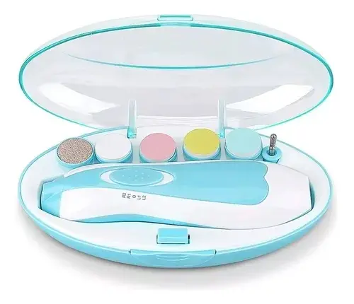 Pulidor eléctrico de uñas para bebés azul y blanco con 6 puntas intercambiables en su estuche.