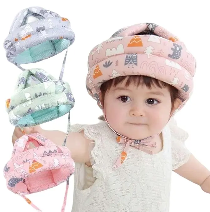 Protector de cabeza para bebé con diseño de osos y montañas, ideal para aprendizaje al caminar.