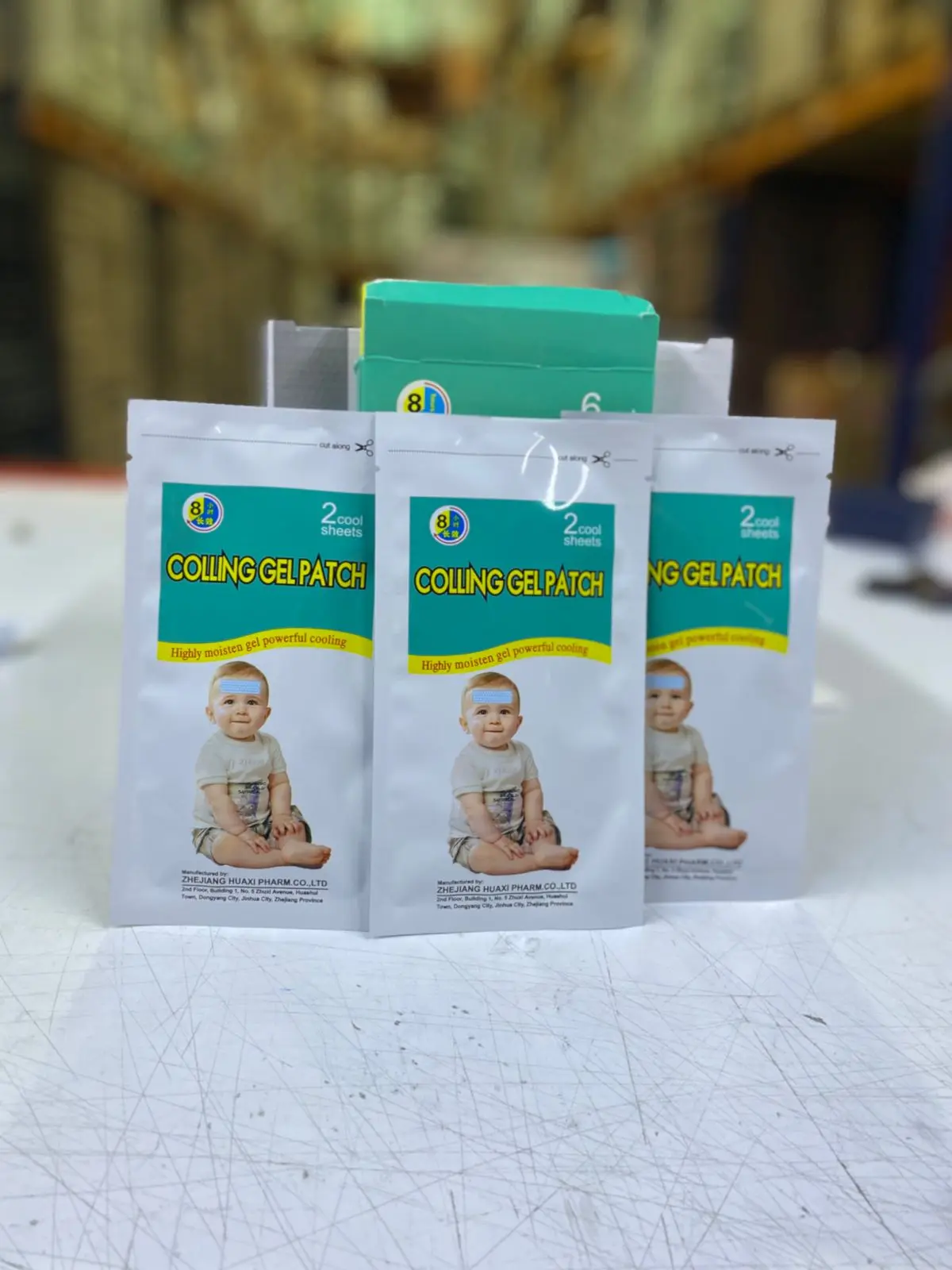 Banda antifiebre Colling Gel Patch para bebés con 8 parches refrescantes.