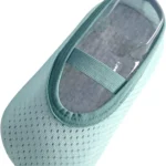 Caminador tipo baleta azul con detalles en malla y banda elástica, ideal para los primeros pasos.