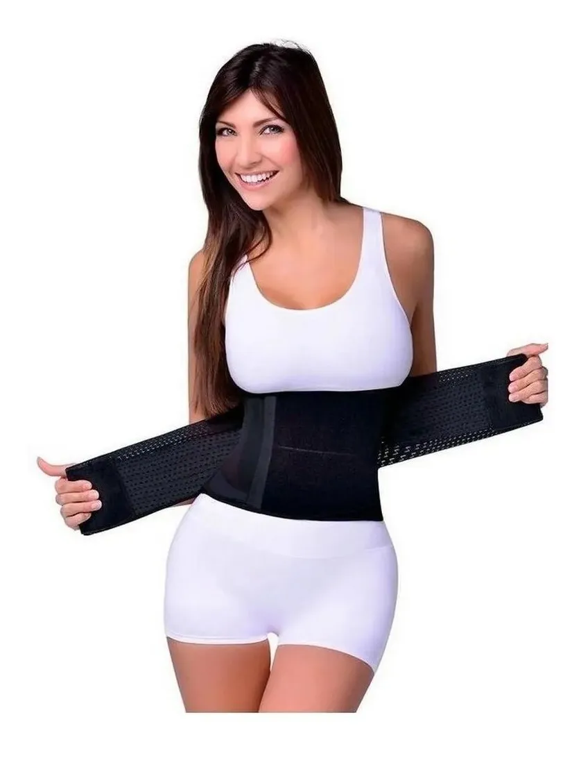 Mujer sonriente con Faja Miss Belt para cintura delgada, entrenamiento y soporte.