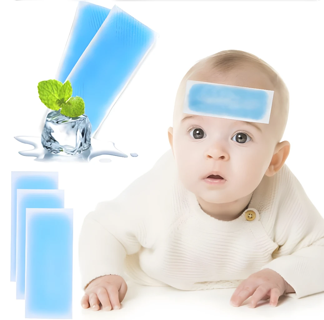 Bebé con banda antifebril en la frente, menta, cubitos de hielo y parches fríos.