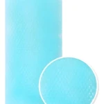 Banda antifiebre azul con textura de burbujas y detalle ampliado.