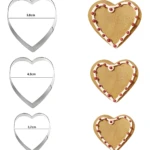 Cortador de galleta en forma de corazón con medidas de 5.9 cm, 4.2 cm y 3.7 cm.