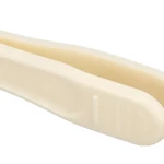 Pinzas de manicura para bebé color crema, de plástico, para un cuidado delicado de uñas.