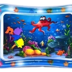 Tapete inflable de agua para bebés con temática marina y divertidos animales acuáticos.