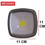 Lámpara LED solar cuadrada de 11 cm, diseño moderno y compacto, ideal para exteriores.