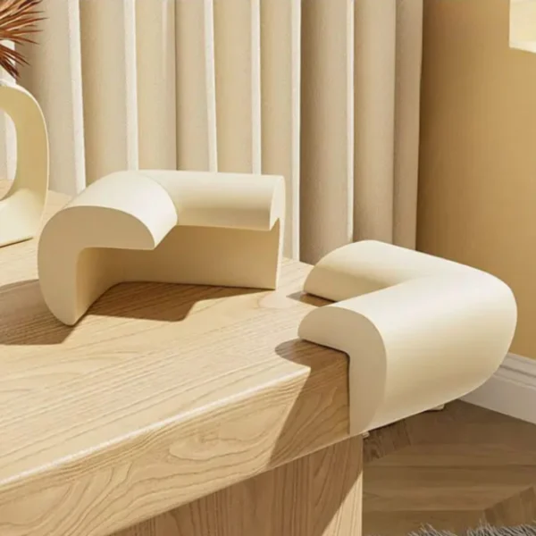 Esquineros de protección beige para muebles, suaves y seguros para bebés y niños.