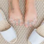 Separador de silicona para dedos de pies, con sandalias de esparto, ideal para aliviar la presión.