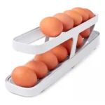 Bandejas dispensadoras de huevos de dos niveles con 10 huevos marrones en un soporte blanco, vistas desde un ángulo superior.