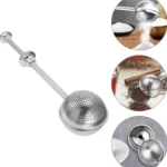 Cuchara difusora metálica para té, con diseño de esfera perforada y mango extensible.