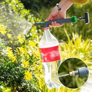 Rociador a presión universal para botellas, ideal para regar flores y plantas en exteriores.