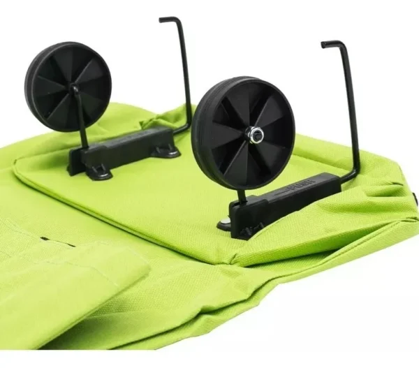 Carrito para bolso de mercado portátil con ruedas negras y estructura metálica sobre tela verde.