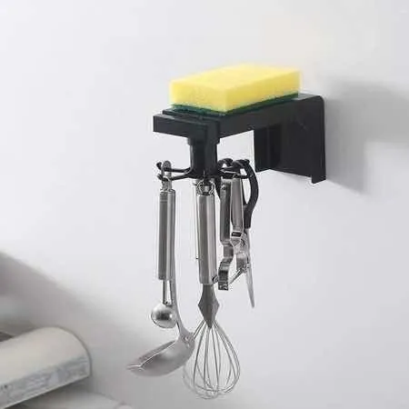 Organizador giratorio de cocina con espacio para esponja y utensilios colgantes.