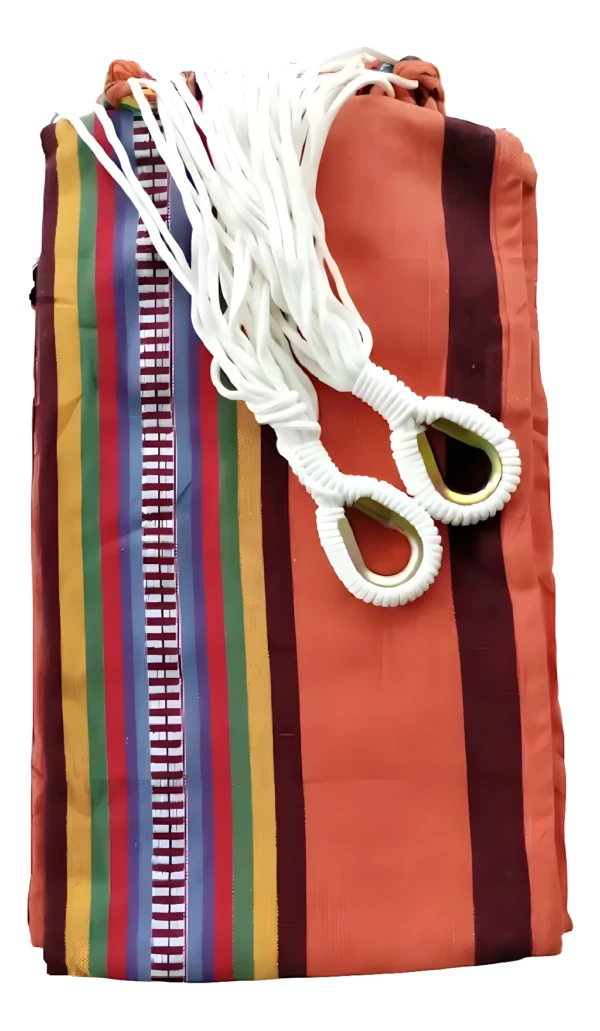 Set x2 hamacas multicolores con cuerdas y argollas, ideal para exterior.