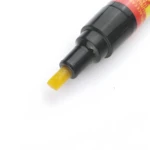 Esfero mágico amarillo quita rayones para carro, punta para retoque.